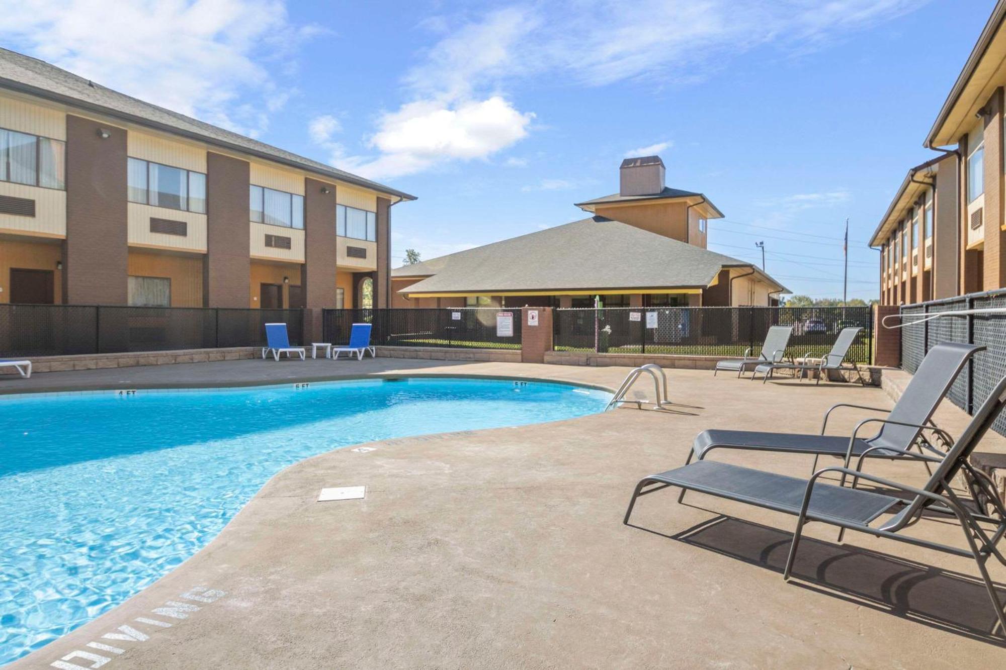Quality Suites Hickory South Экстерьер фото