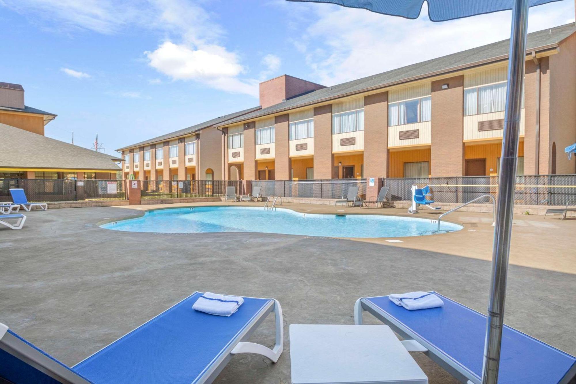 Quality Suites Hickory South Экстерьер фото