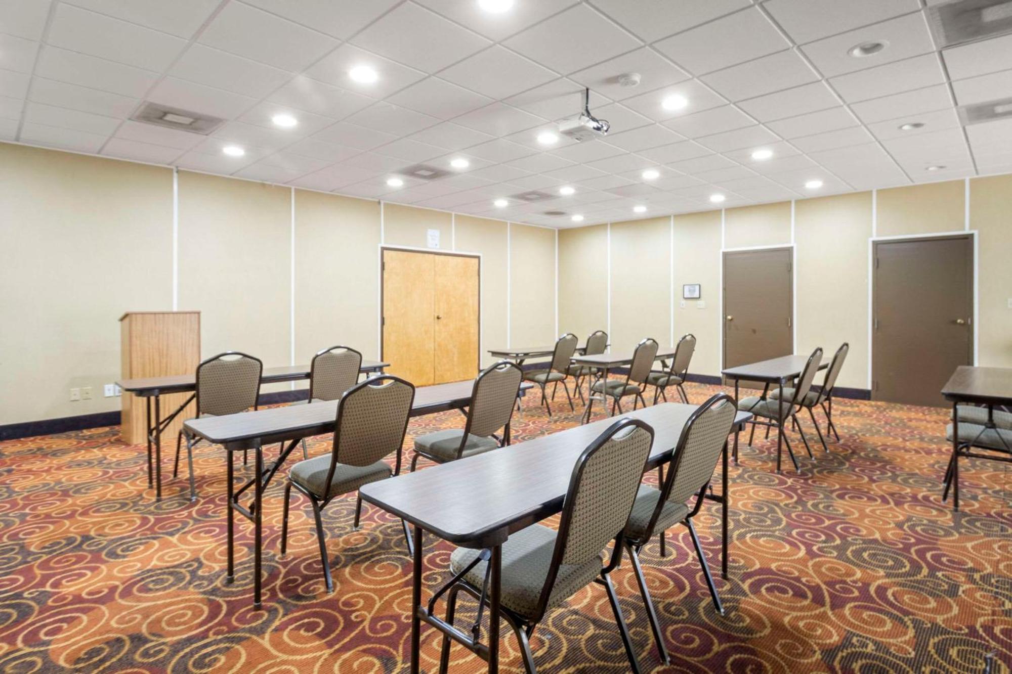 Quality Suites Hickory South Экстерьер фото