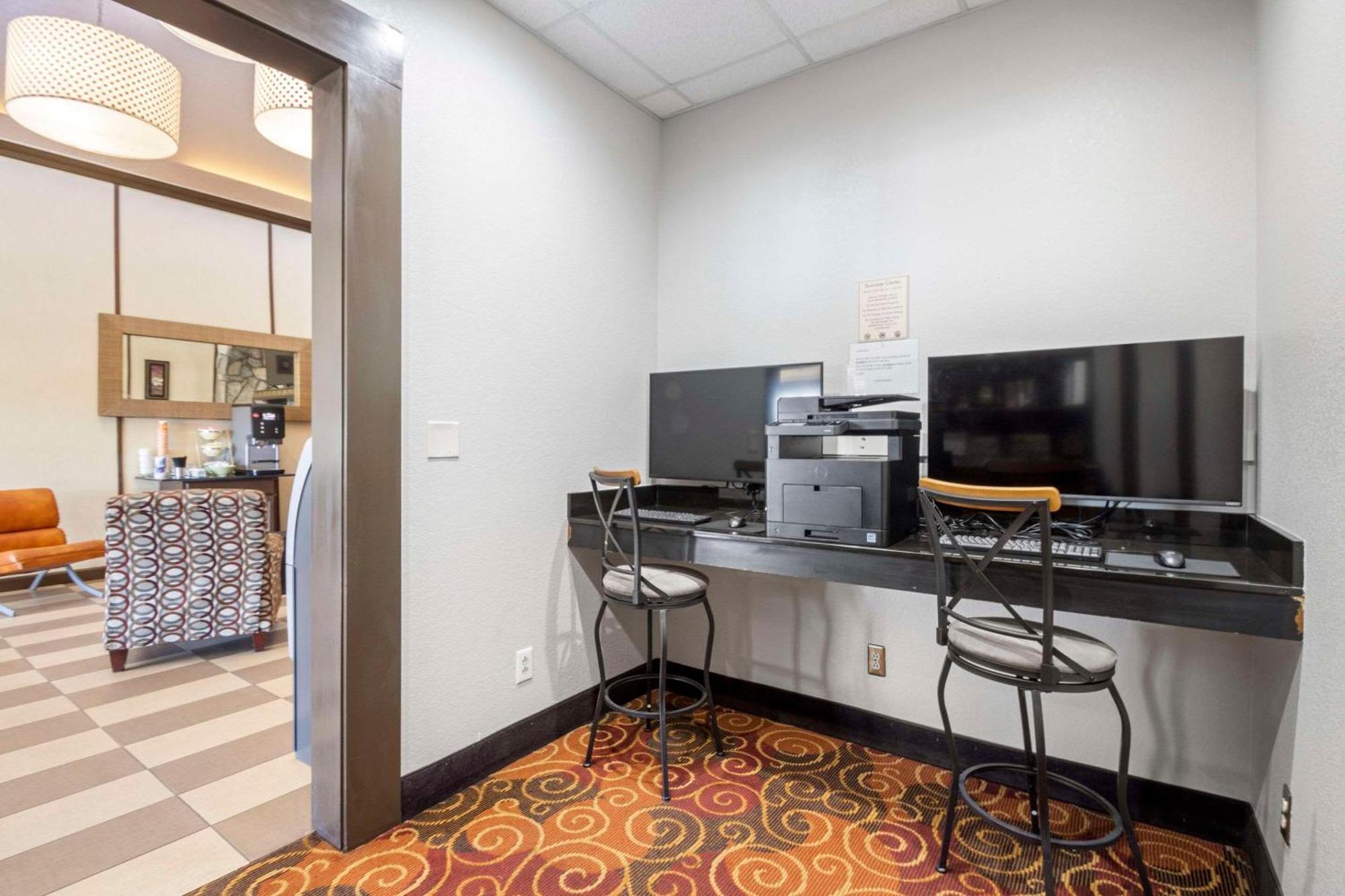 Quality Suites Hickory South Экстерьер фото