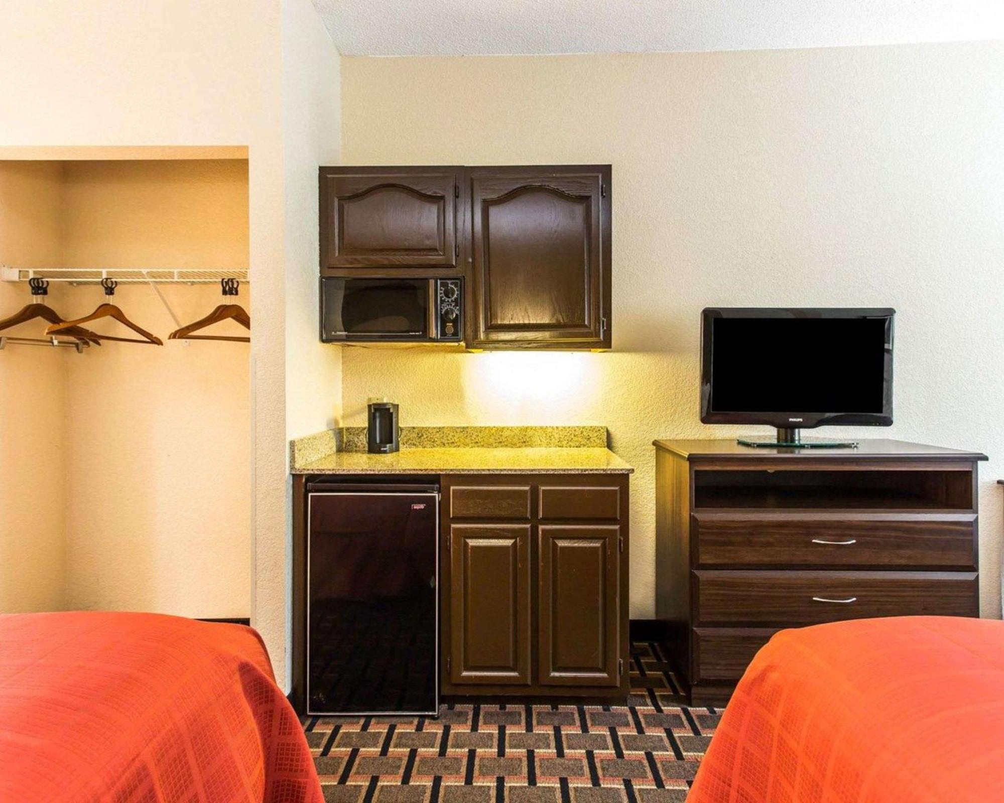Quality Suites Hickory South Экстерьер фото