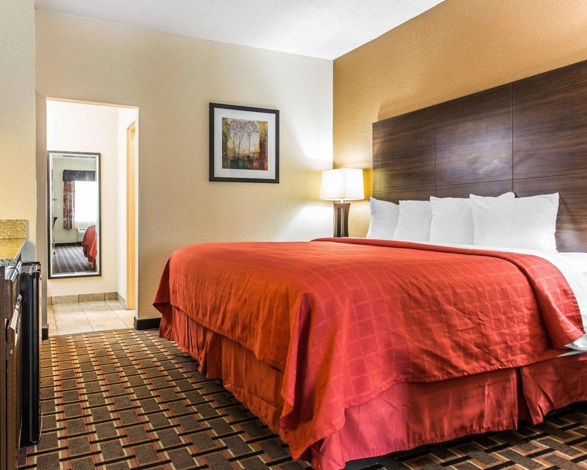 Quality Suites Hickory South Экстерьер фото