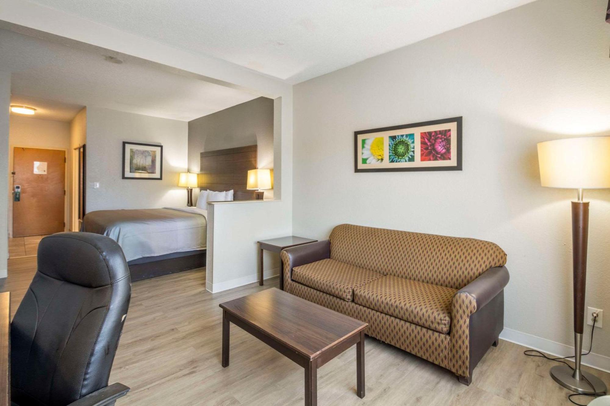 Quality Suites Hickory South Экстерьер фото