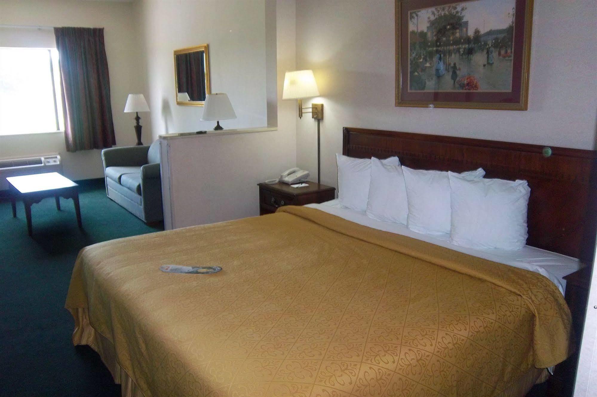 Quality Suites Hickory South Экстерьер фото
