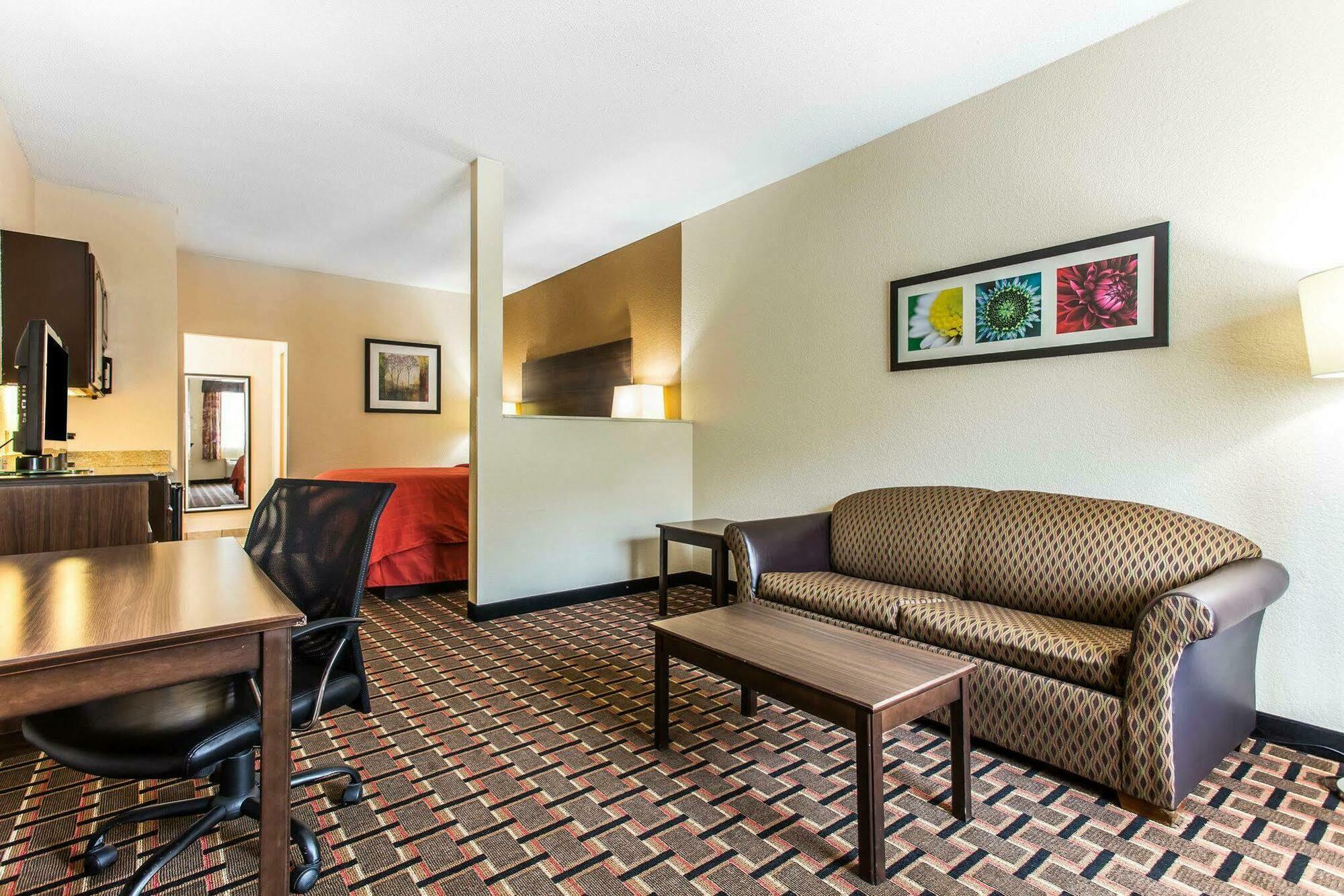 Quality Suites Hickory South Экстерьер фото